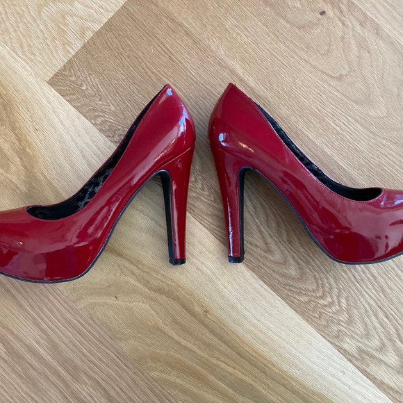 GUESS women size 8 shiny red patent leather chunky platform pump heel - Picture 8 of 9